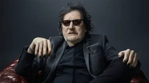 Charly García: El Arquitecto Sonoro del Rock Latinoamericano