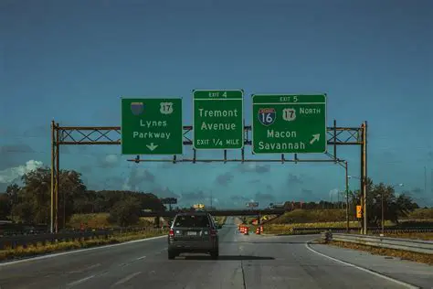 Color Scheme of Highway Navigational Signs