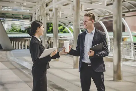 Dois Amigos Fazem Viagens a Trabalho para uma Mesma Cidade
