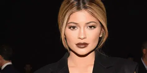 Kylie Jenner: Imperium Kecantikan, Keluarga, dan Pengaruh Budaya Pop
