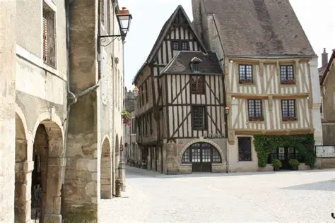 Troyes : Le Guide Complet pour Découvrir la Cité Médiévale et ses Trésors